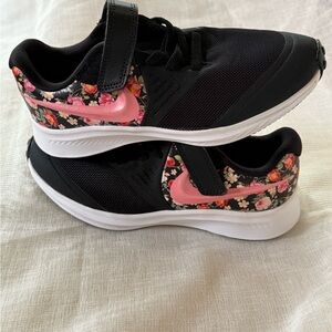 Nike Star Runner Sneakers